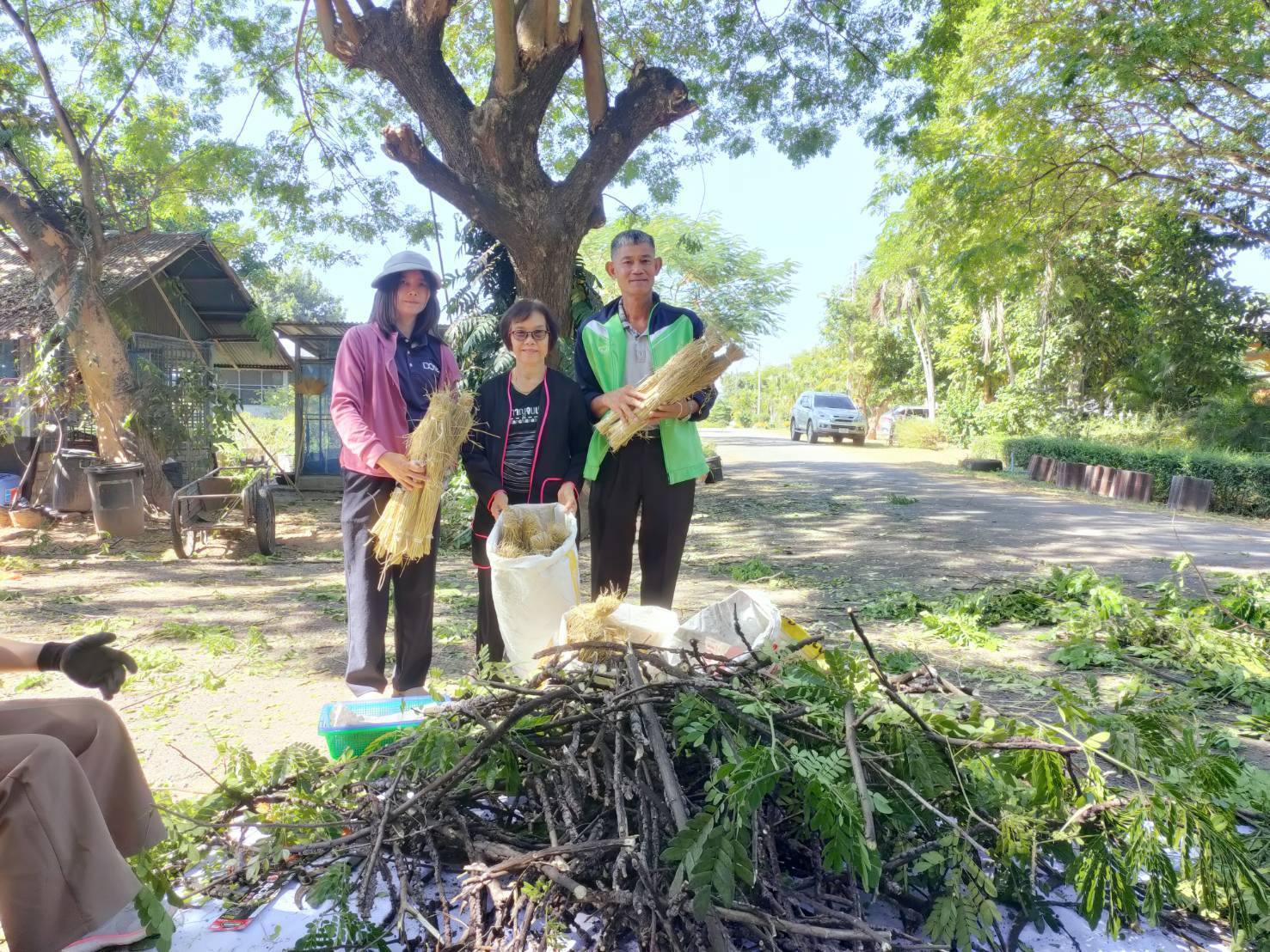 ศสพ.ขก สนับสนุนพันธุ์ครั่ง แก่เกษตรกร หน่วยงานภาครัฐและดำเนินการปล่อยพันธุ์ครั่ง ประจำปี พ.ศ. 2568